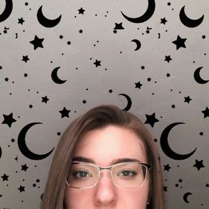 Meet your Posher, Emmé